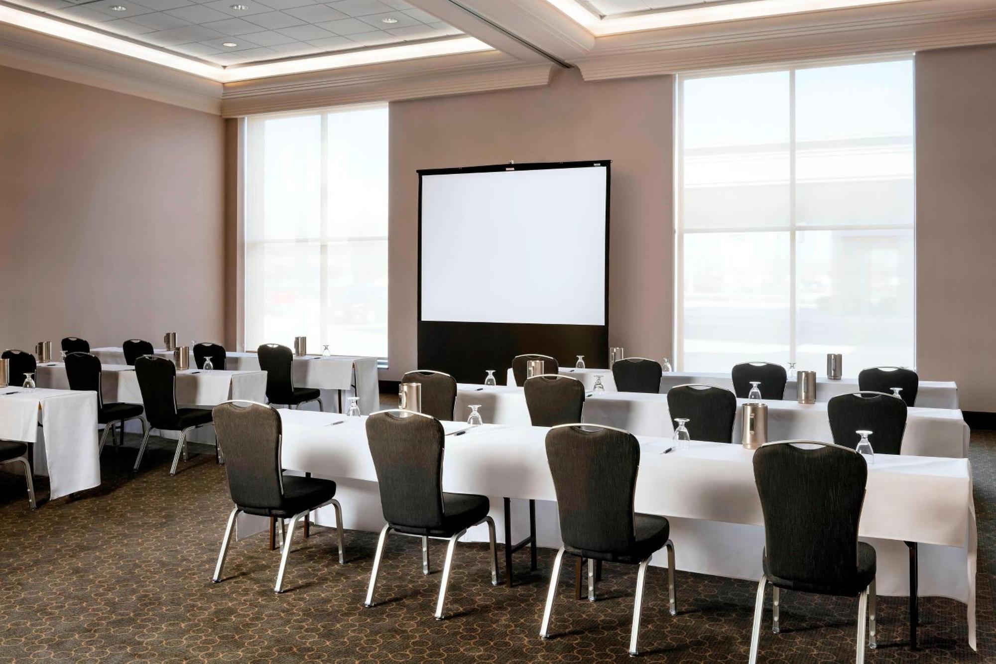 Sheraton Toronto Airport Hotel & Conference Centre Dış mekan fotoğraf